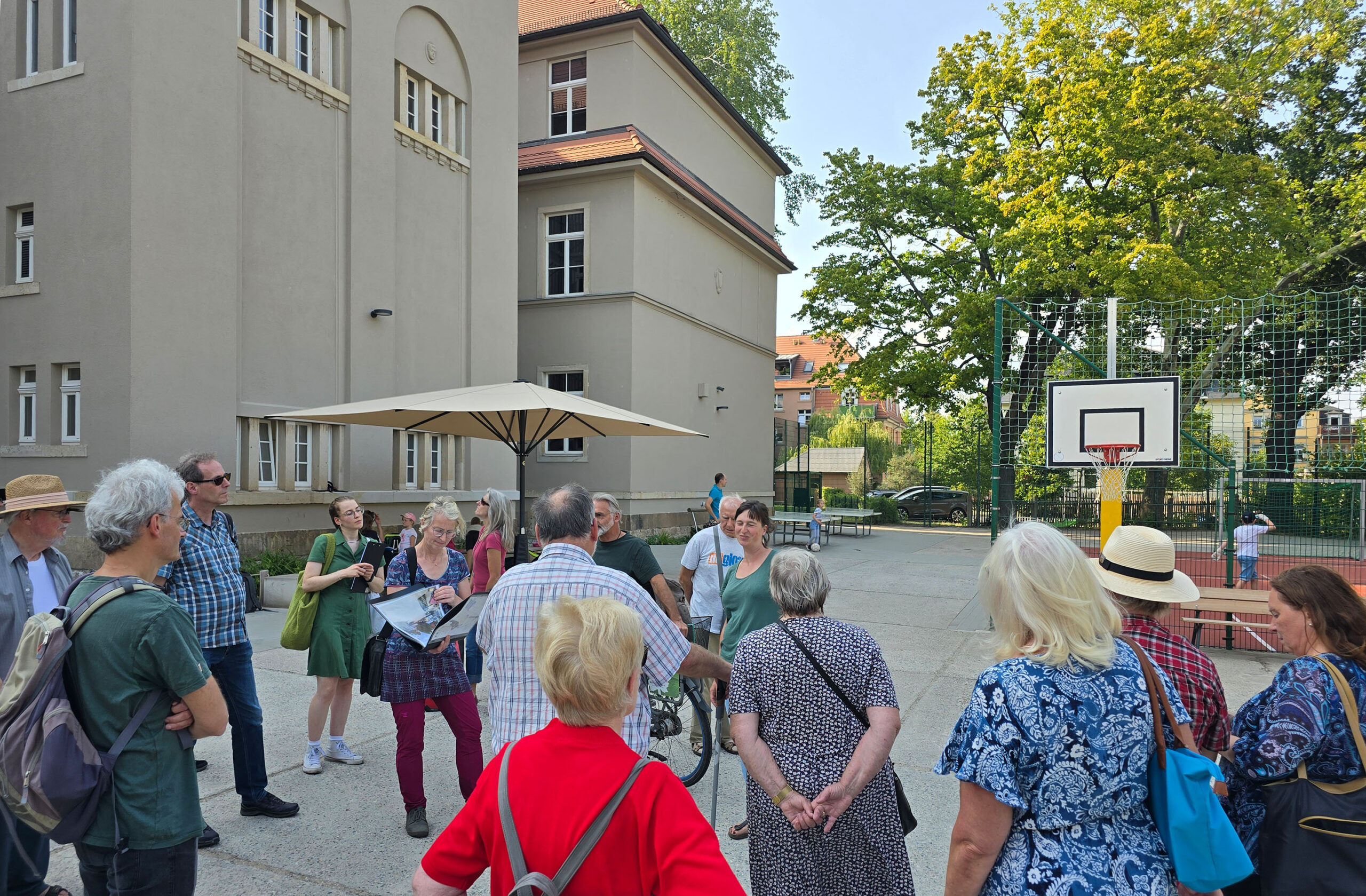 Führung FREIRÄUME Dresden Schulhof 92. GS Dresden